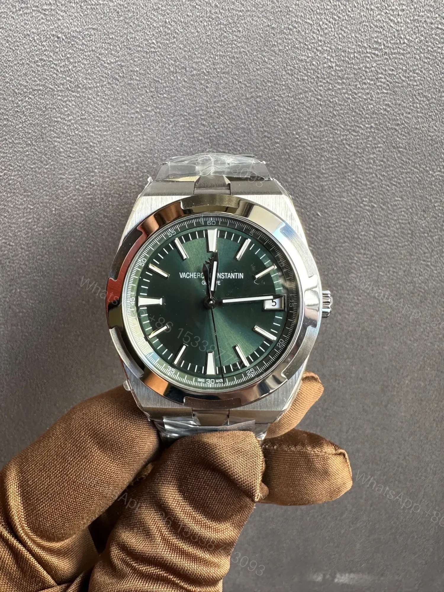 Vacheron Constantin Overseas Green Dial — view 1