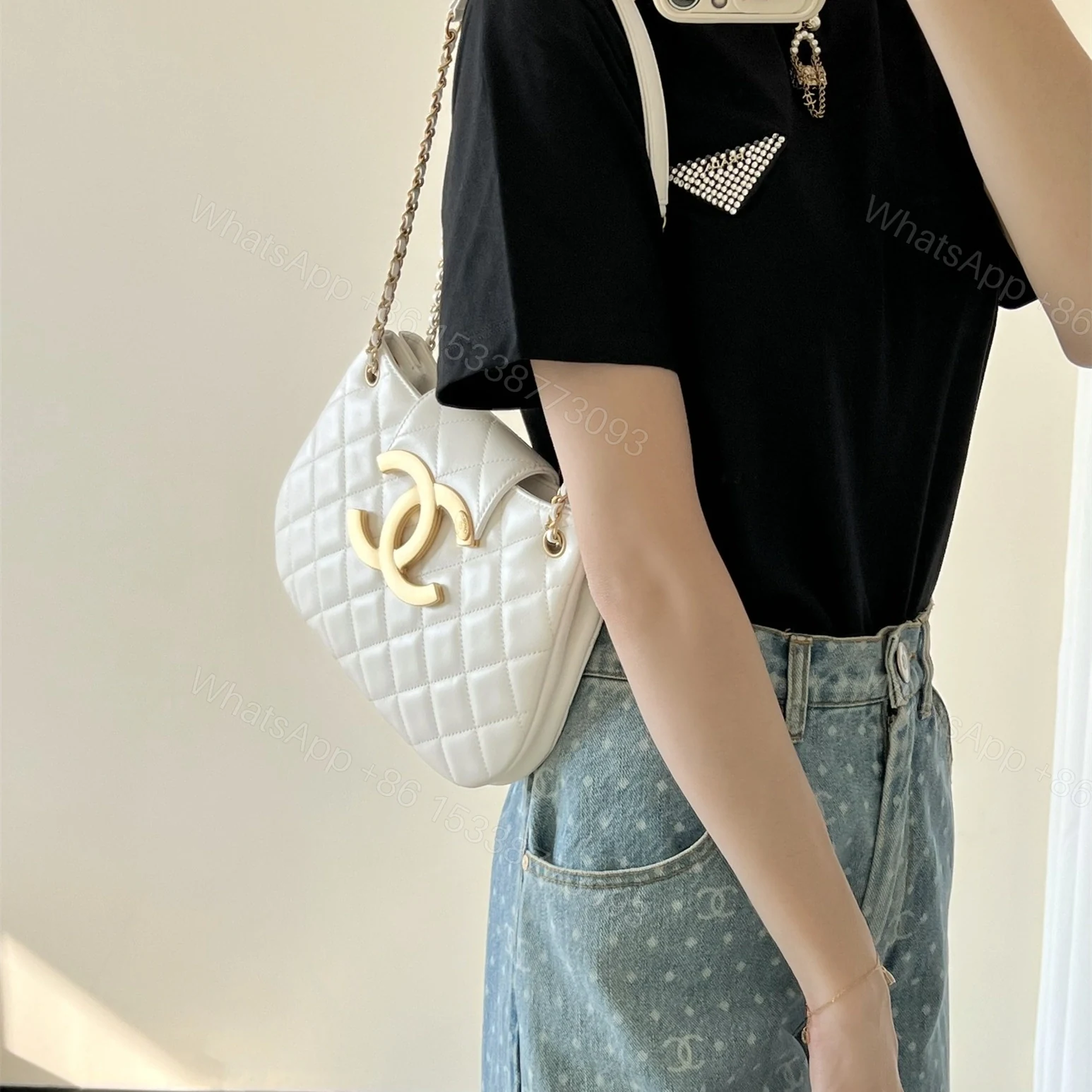 View 21 of 高仿Chanel*24C系列AS4609圓挎包白色大號免檢版