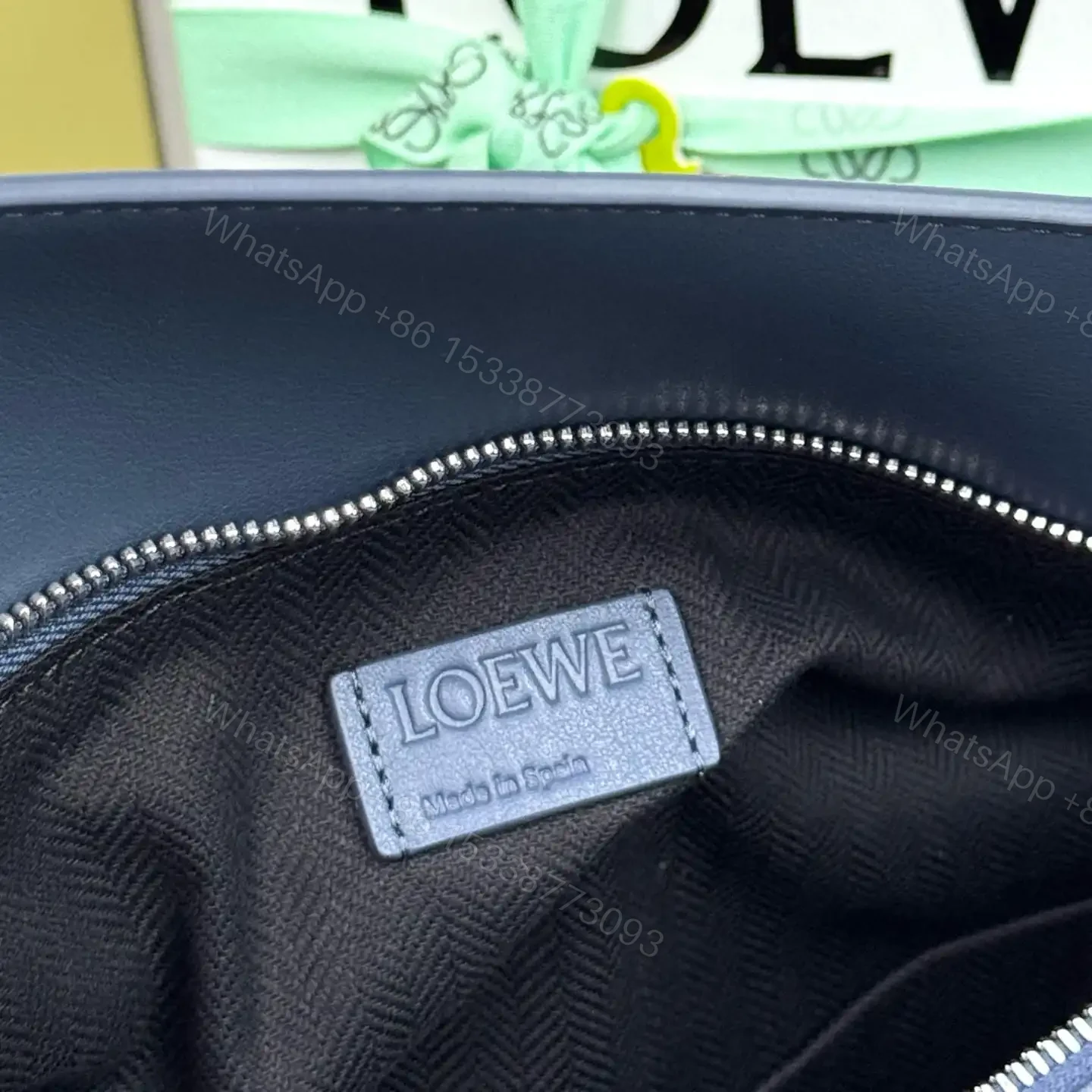 View 10 of 高仿Loewe*Puzzle系列6969小牛皮斜挎包靛藍色大號免檢版