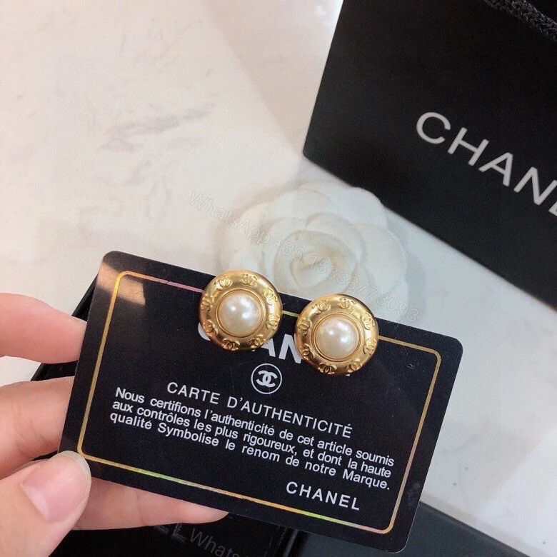 View 2 of EN – Lux Earring Chanel 018