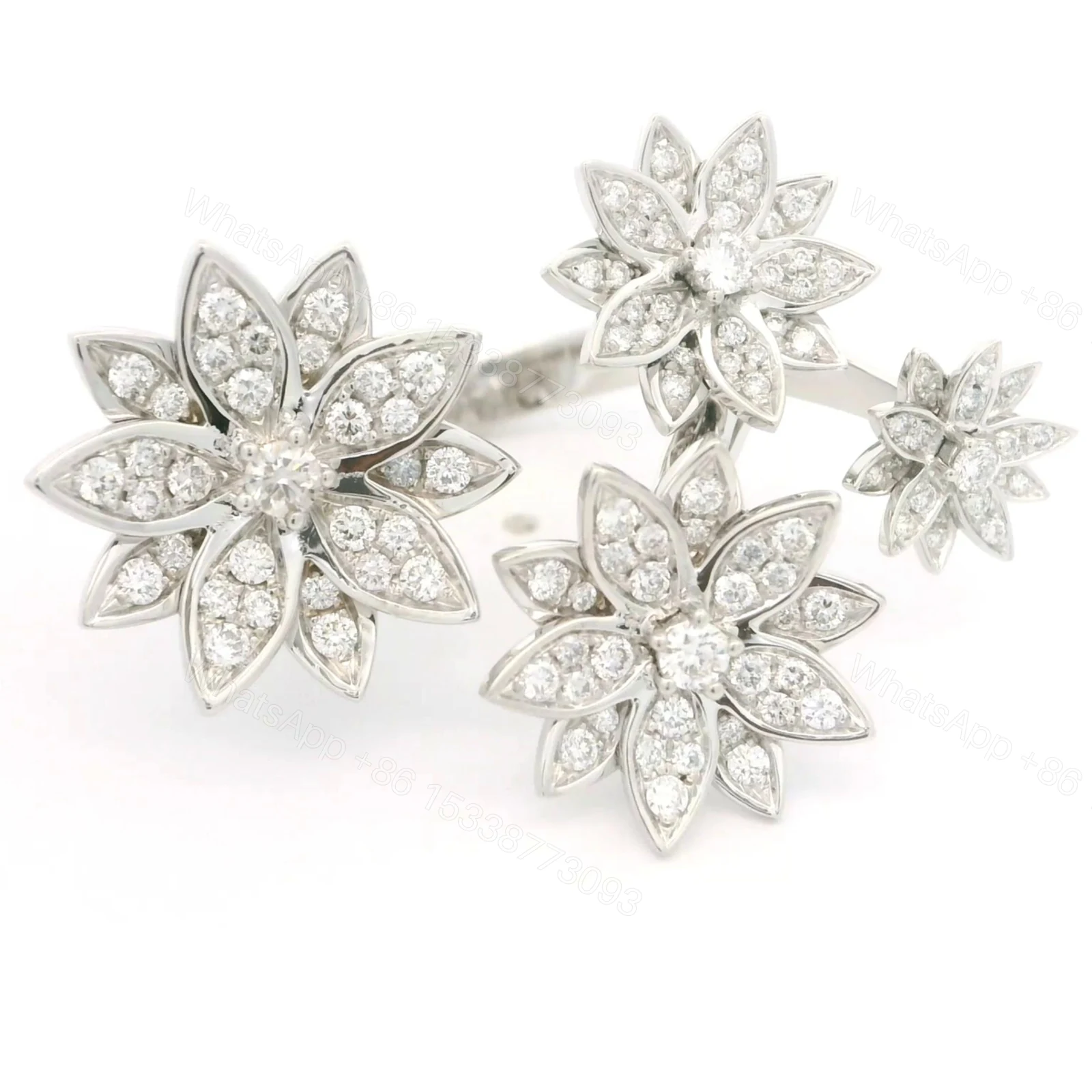 18K Gold VCA 4 Flowers Lotur Diamond Ring — view 1