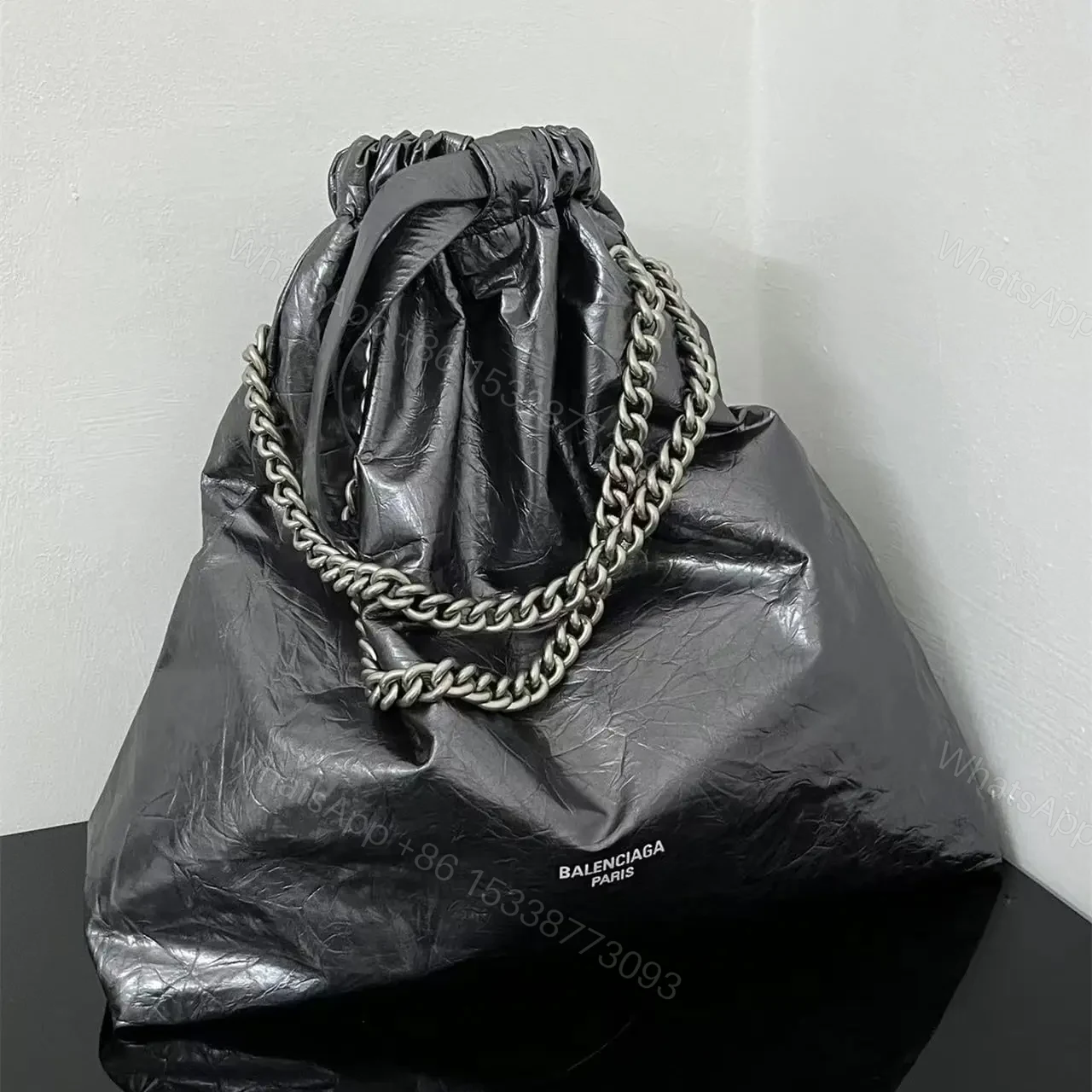 View 10 of 高仿Balenciaga2023Crushtote褶皺牛皮購物袋大號