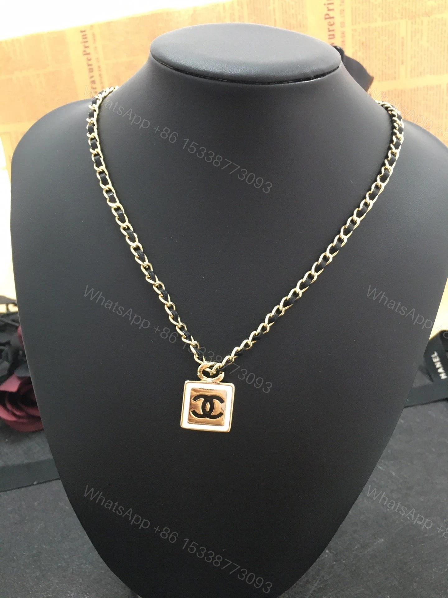 EN – Lux Necklace CHL005 — view 1