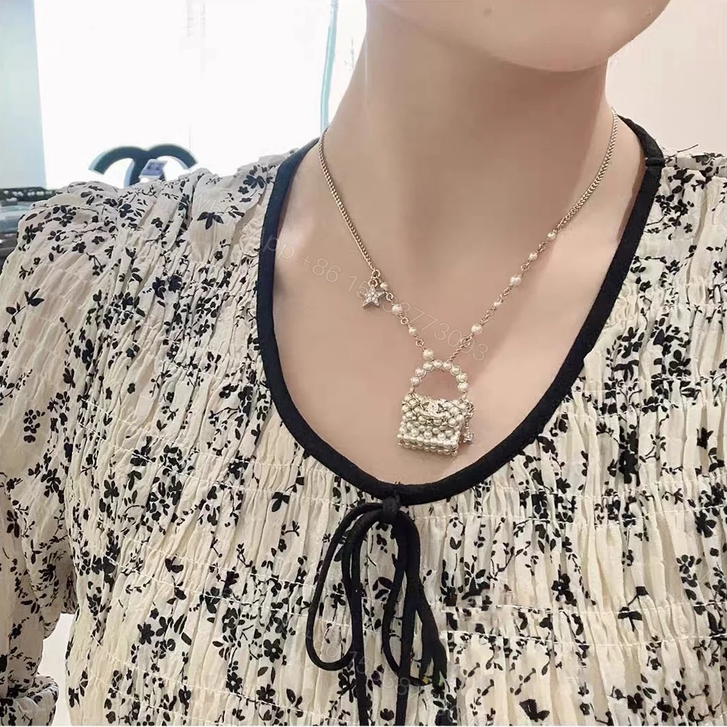 View 4 of EN – Lux Chanel Necklaces 005