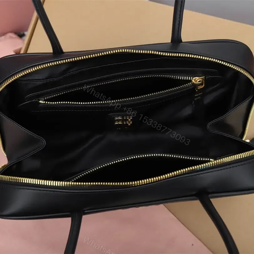 View 8 of 高仿miumiu*5BB172壓紋LOGO手提包小牛皮黑色免檢版
