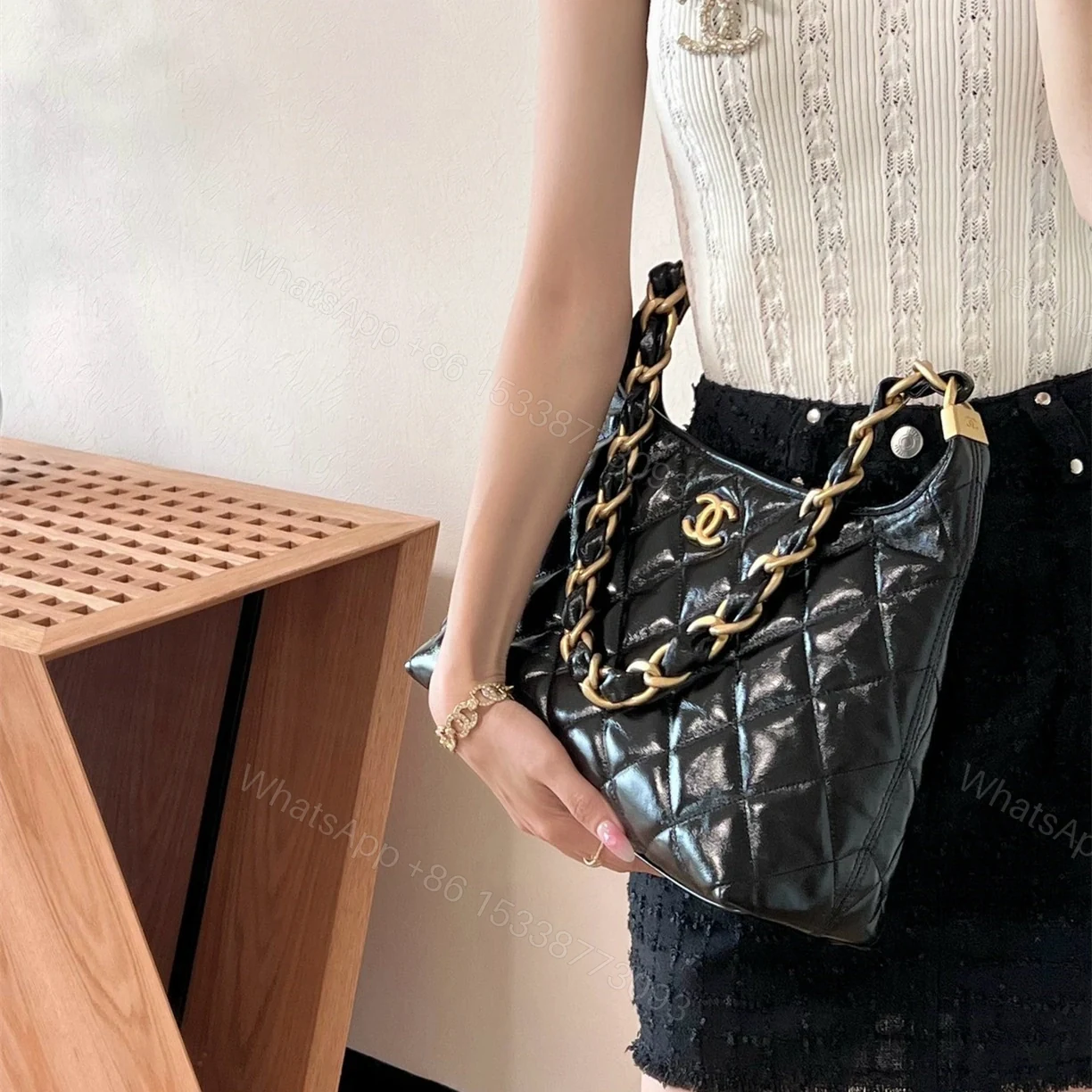 View 21 of 高仿Chanel*24A系列AS4923小羊皮流浪包小號免檢版
