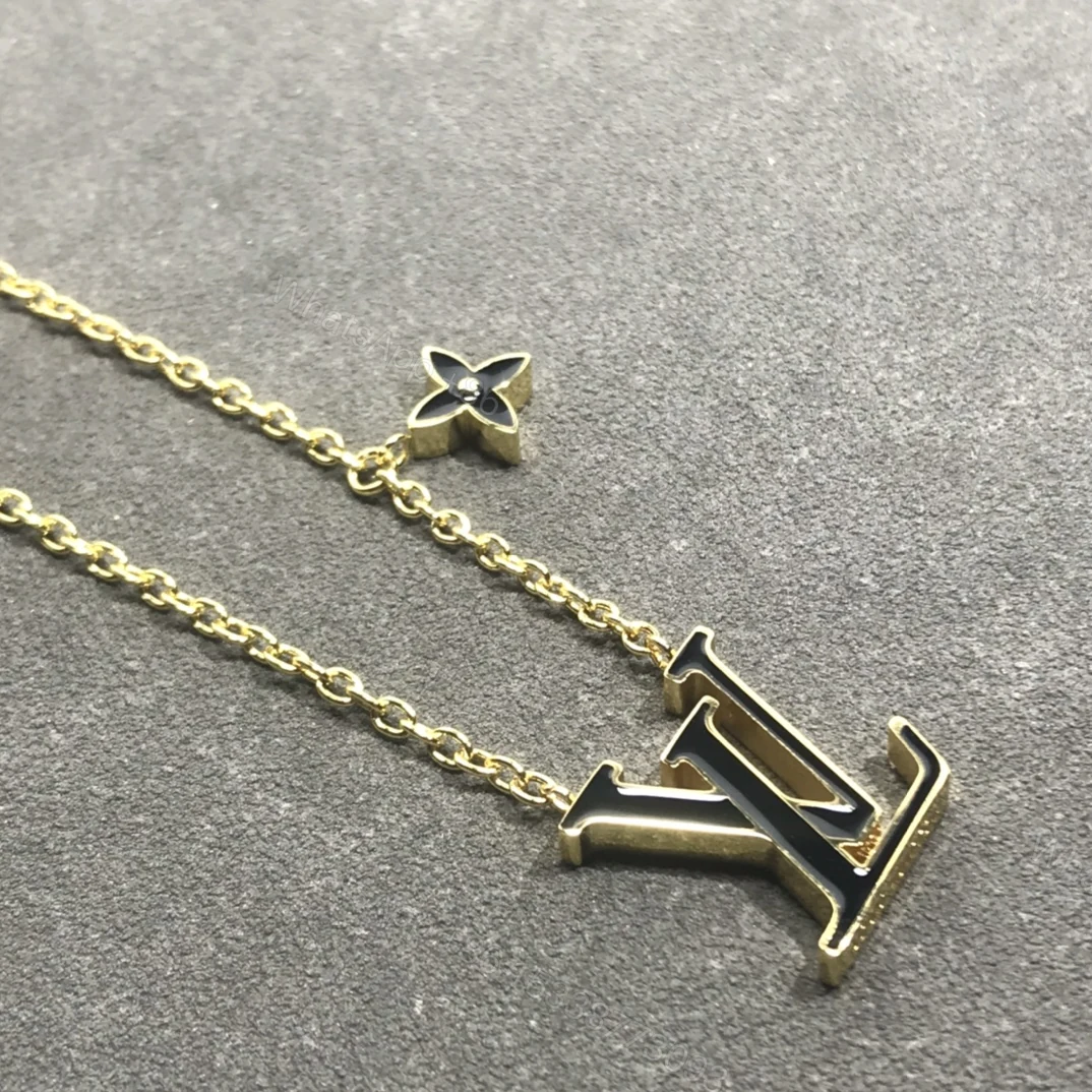 View 3 of EN – Lux LV Necklaces 025