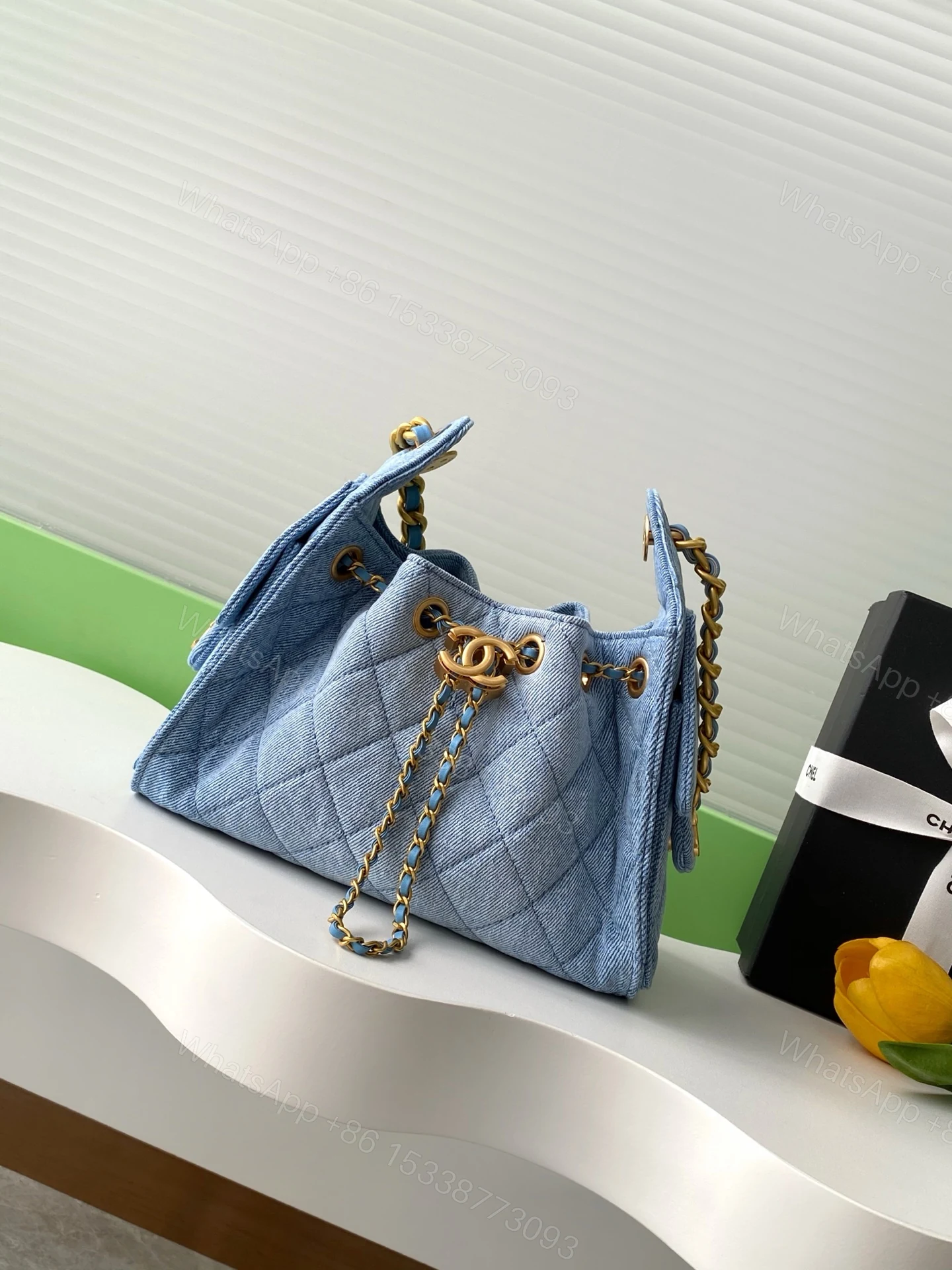Chanel 原單牛仔水桶包 天藍色復古刷染女用背包 — view 1