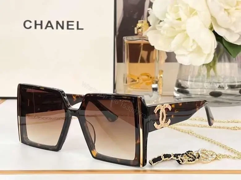 CHANEL — view 1