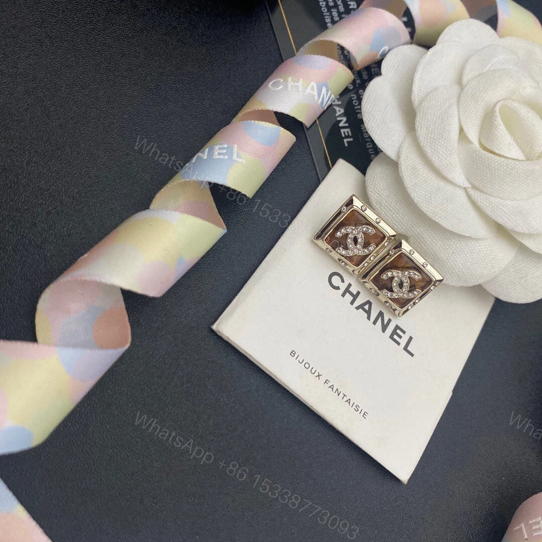 View 3 of EN – Lux Earring Chanel 025