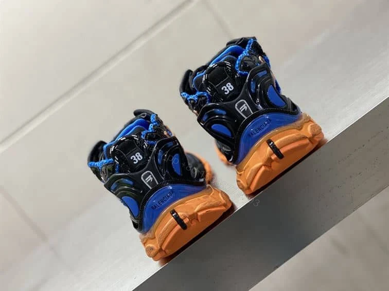 View 3 of BALENCIAGA MEN’S RUNNER TRAINERS IN BLUE – BB206
