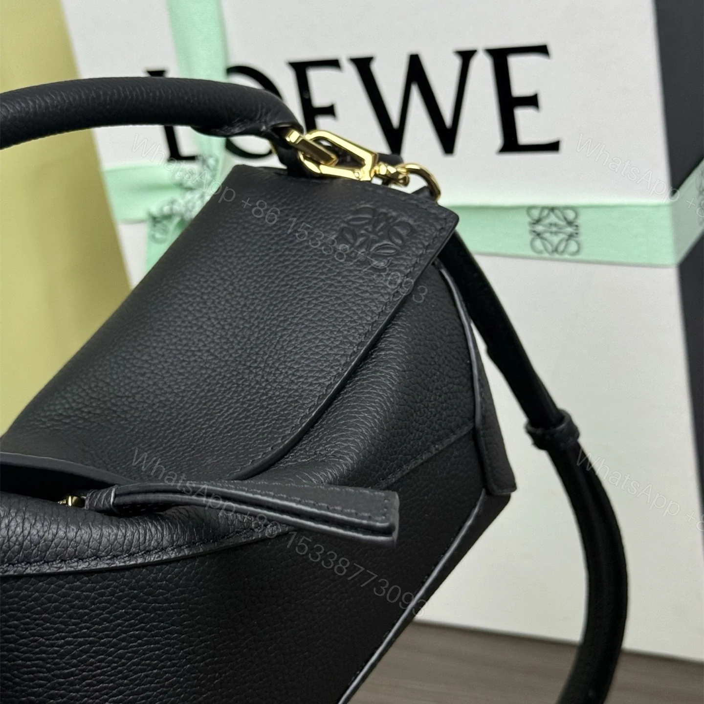 View 12 of 高仿Loewe*Puzzle系列1100單肩包小牛皮黑色Mini免檢版