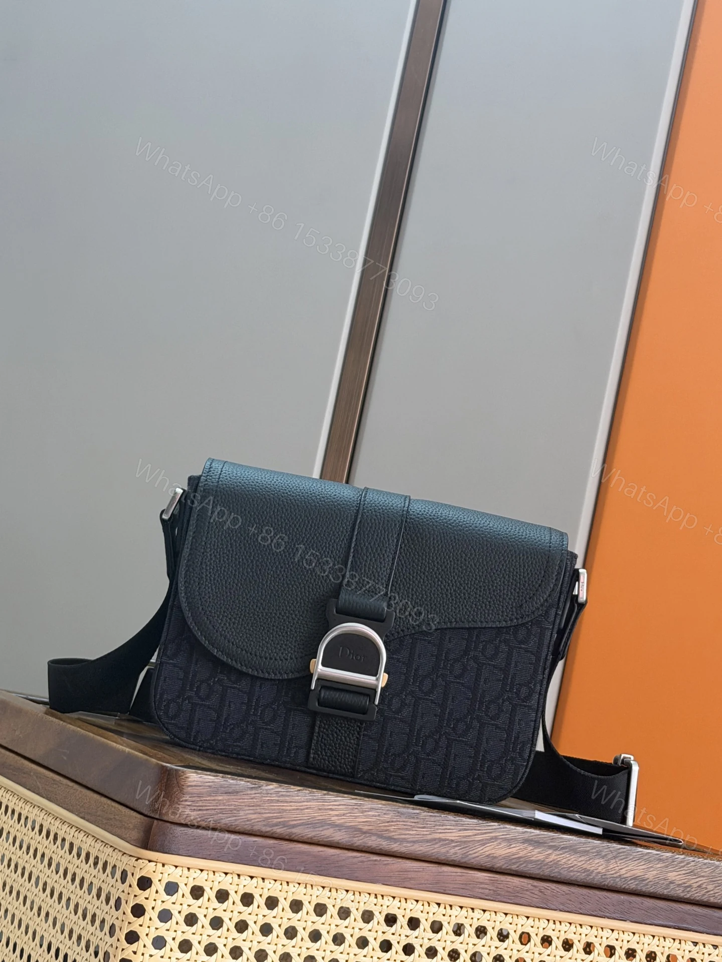 Dior 原單 Saddle 馬鞍包 全黑壓紋皮革迷你斜背包 — view 1