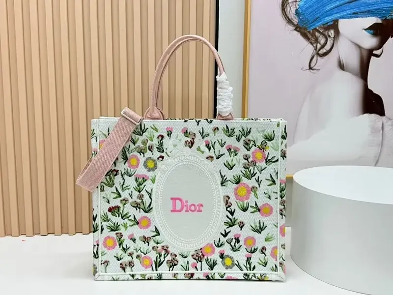 Playful Floral Tote: Structured Everyday Luxury Carryall — view 1