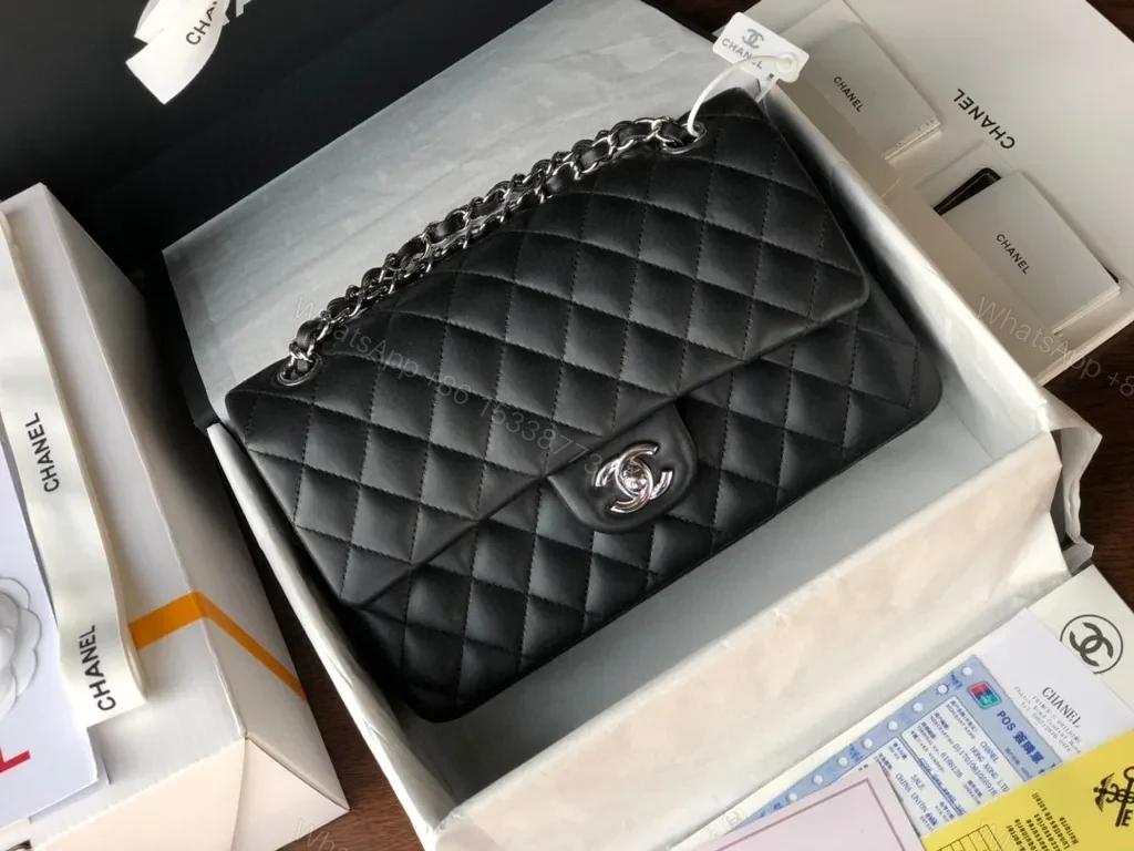 Chic Quilted Black Chain-Shoulder Bag - Timeless Luxury — view 1