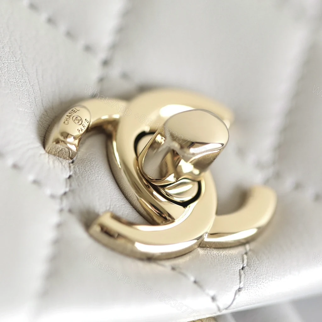 View 18 of 高仿Chanel*24K系列AS2908小牛皮淡灰雙肩包小號免檢版