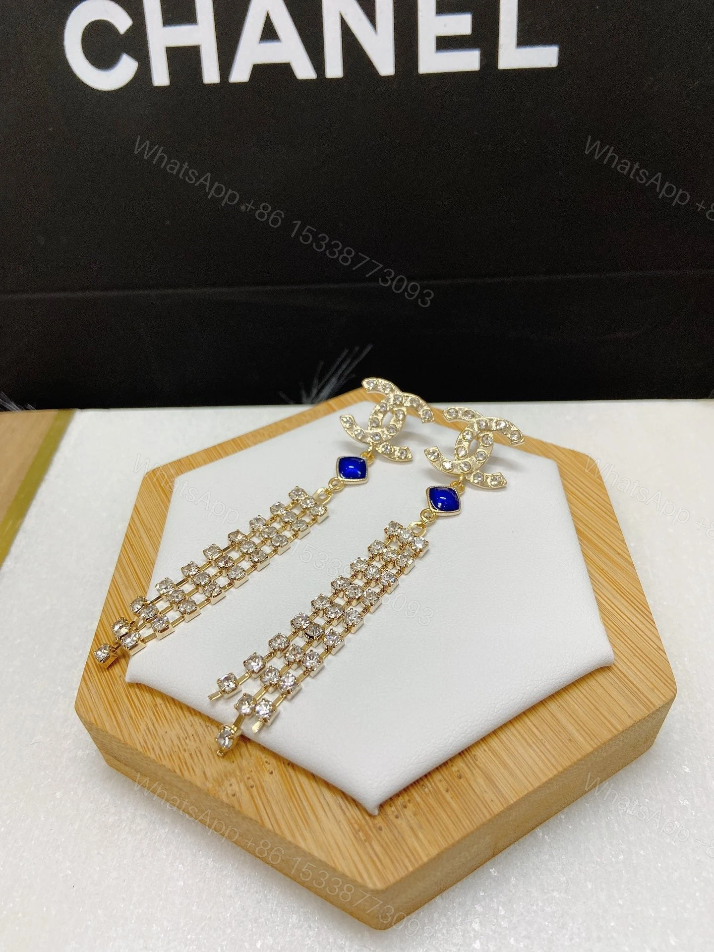 View 4 of EN – Lux Earring Chanel 010