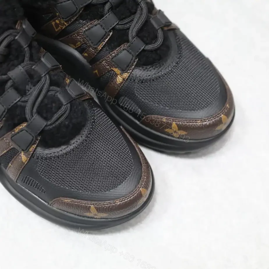 View 3 of LV ARCHLIGHT SNEAKER – LSVM019