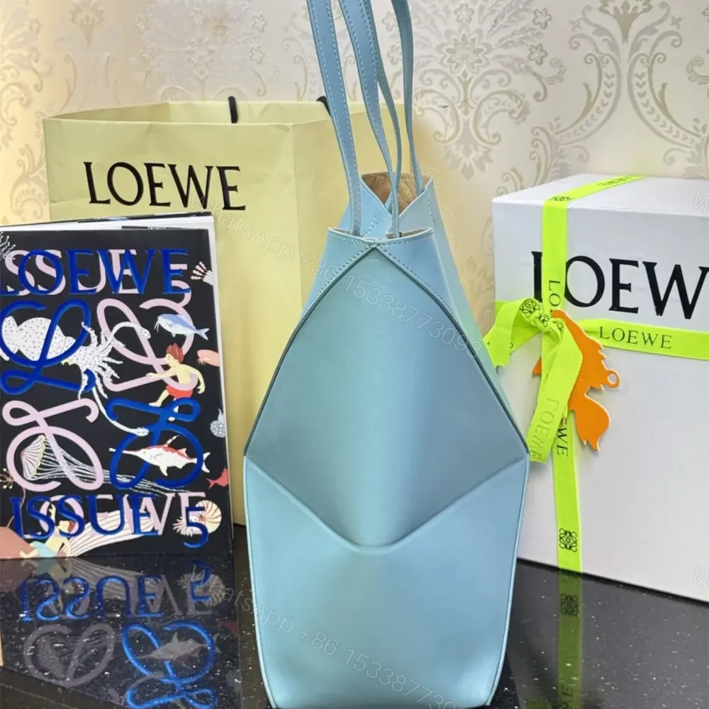 View 4 of 高仿Loewe*Fold系列4512小牛皮Tote手袋水色中號免檢版