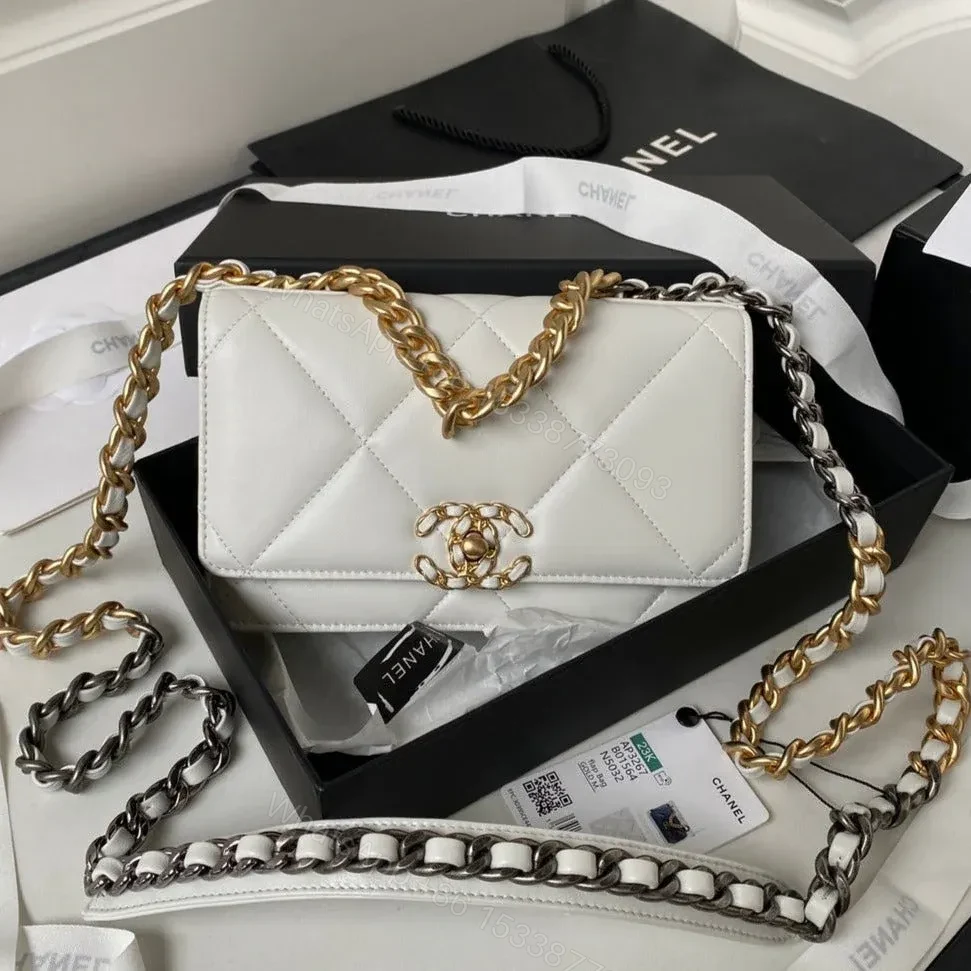 CHANEL 19 WOC 19CM WHITE LAMBSKIN GOLD — view 1