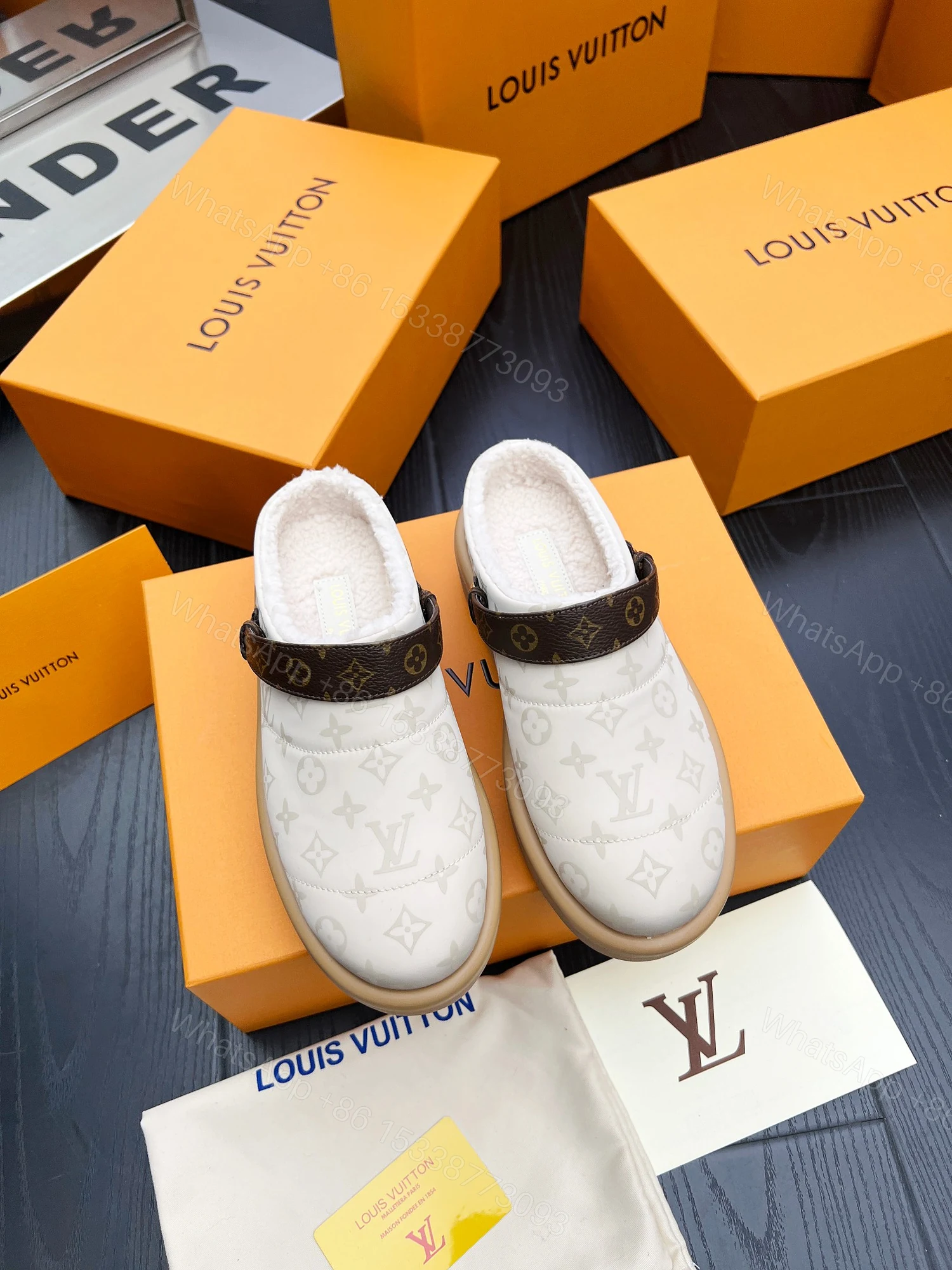 LV 原單羊羔絨穆勒鞋 Monogram拼接保暖款 — view 1