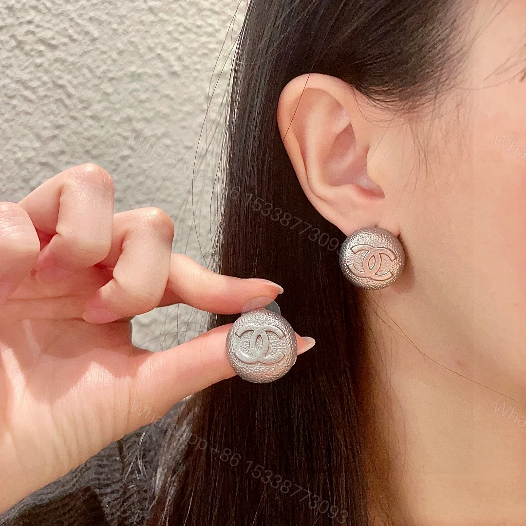 Chanel原單耳環女款經典雙C浮雕圓牌造型簡約耐看 — view 1