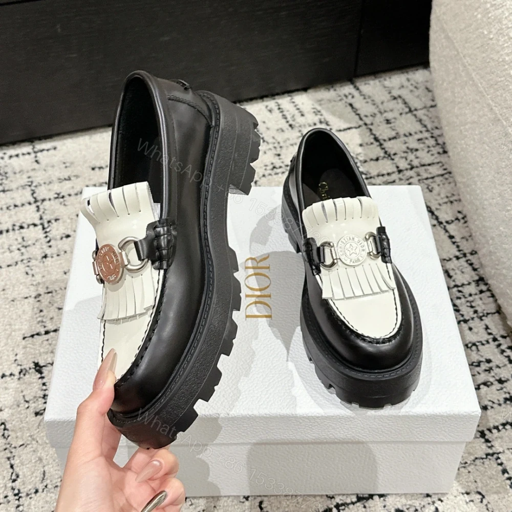 View 4 of 高仿Dior*Emblem系列KDB964女款樂福鞋黑白免檢版