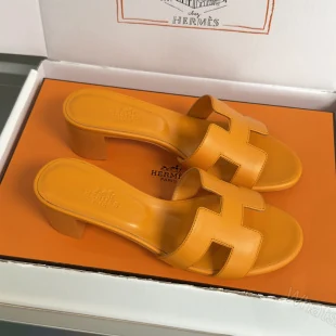 Hermès Replica Oran Heeled Sandals Orange — view 1