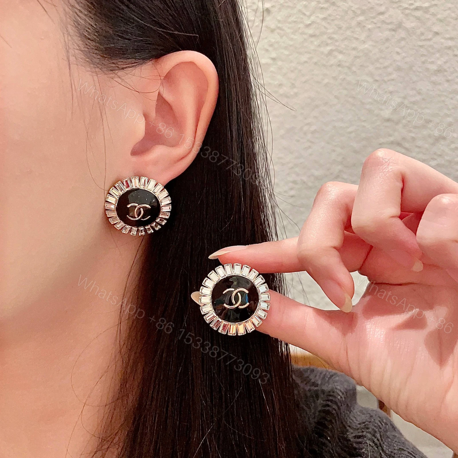 Chanel高仿黑圓日環耳環 女款復古圓形經典LOGO設計感強 — view 1