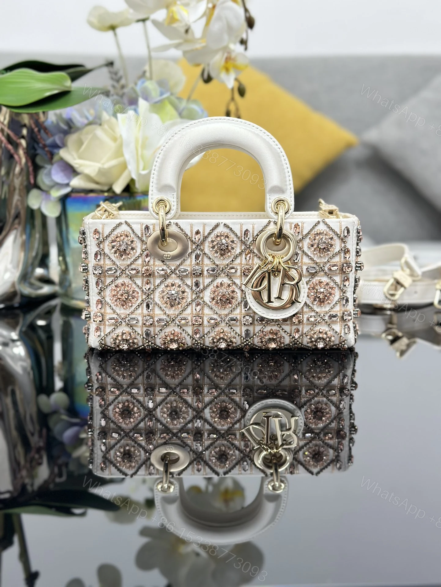 A貨Dior Lady Dior白色水晶刺繡戴妃包高級手提包 — view 1