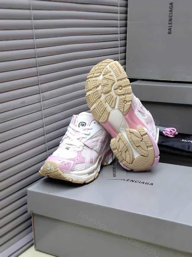 View 9 of BALENCIAGA MEN’S RUNNER SNEAKER – BB177