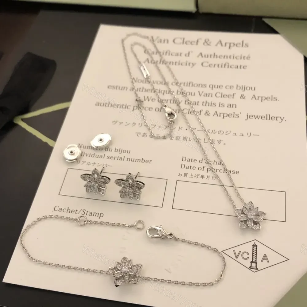 View 2 of 高仿首飾VanCleef&Arpels*RP0ZV00鑽花鏤空耳環