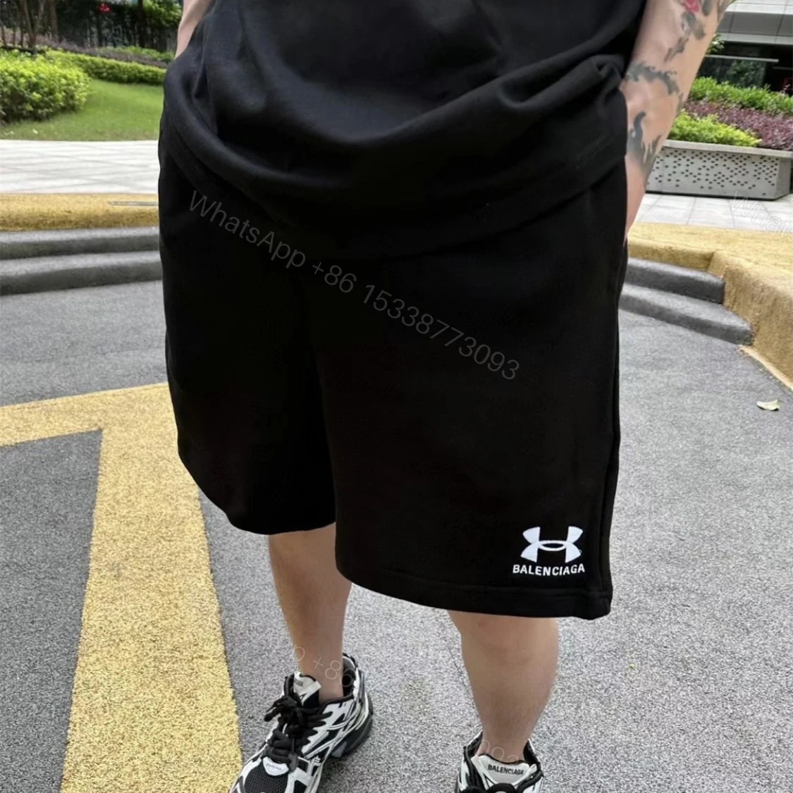 View 13 of 高仿Balenciaga聯名UnderArmour系列SS25款短褲黑色
