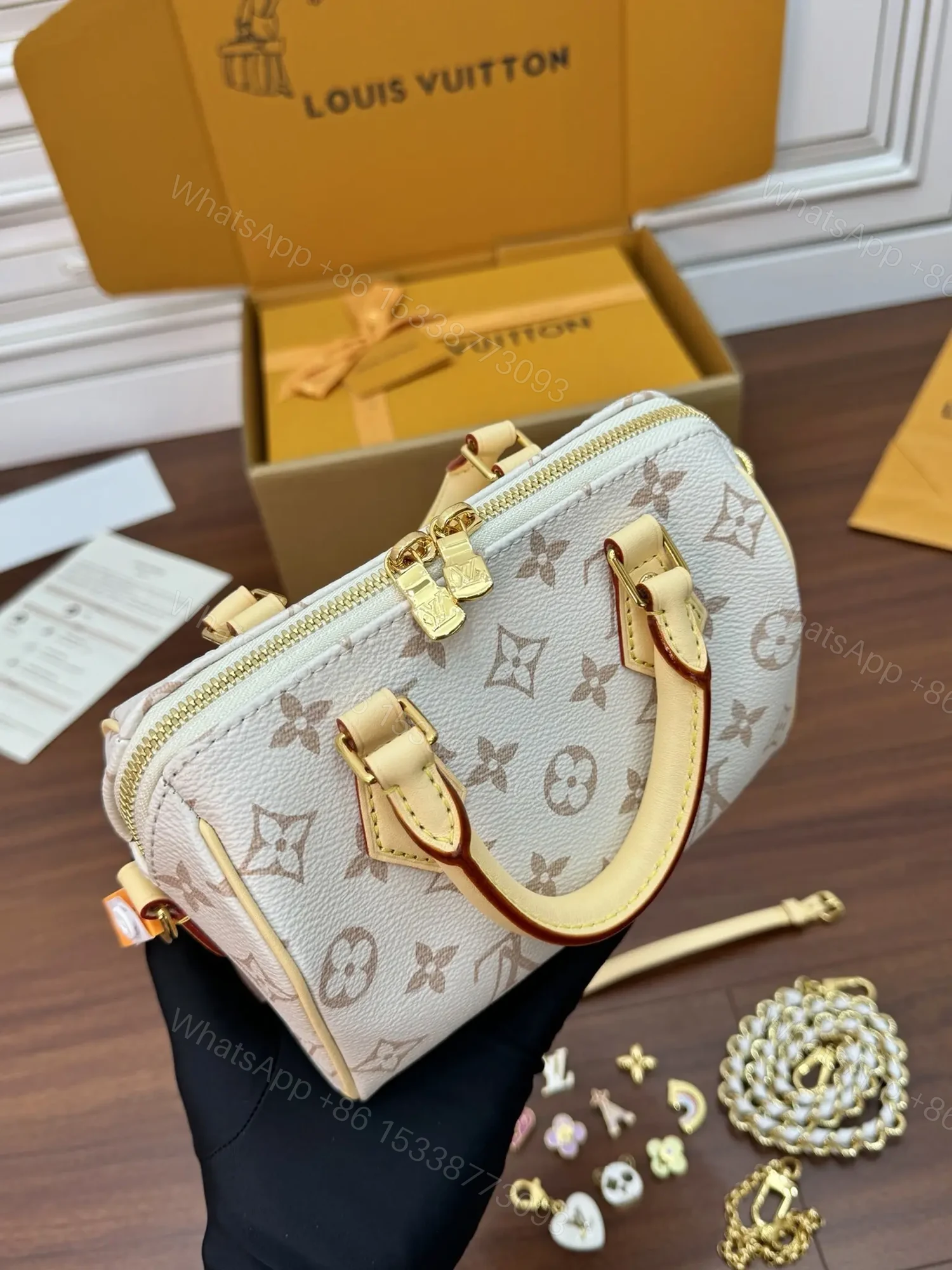 View 3 of Louis Vuitton Speedy Bandoulière 20 handbag (M24474)