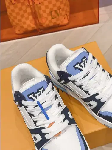 View 7 of LOUIS VUITTON TRAINER SNEAKERS IN WHITE AND BLUE – LSVT330
