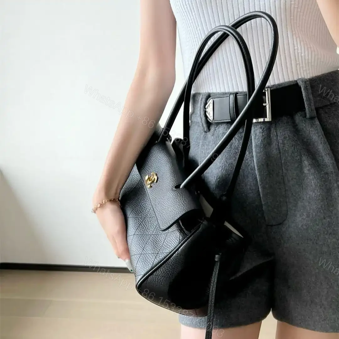 View 23 of 高仿Chanel*26S系列AS6288粒面小牛皮單肩包黑色免檢版