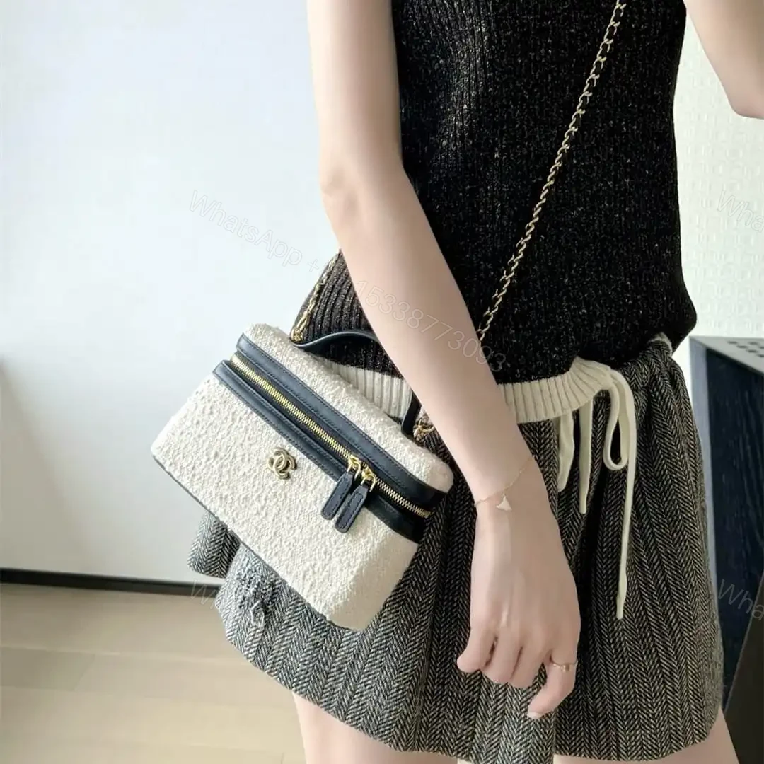 View 19 of 高仿Chanel*26M系列AP5164軟呢拼皮化妝包黑白色免檢版