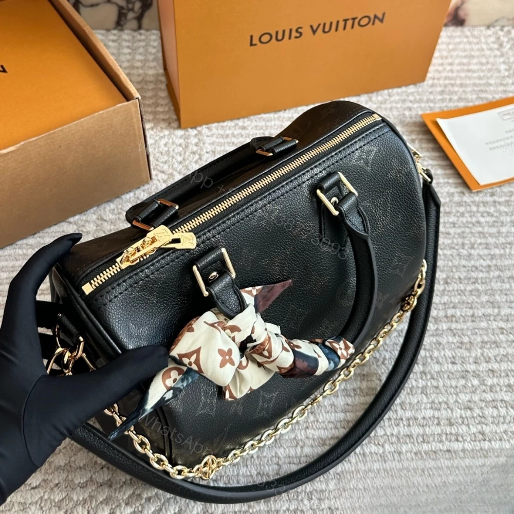View 3 of Louis Vuitton Speedy Bandoulière 25 Black 25Cm M26486