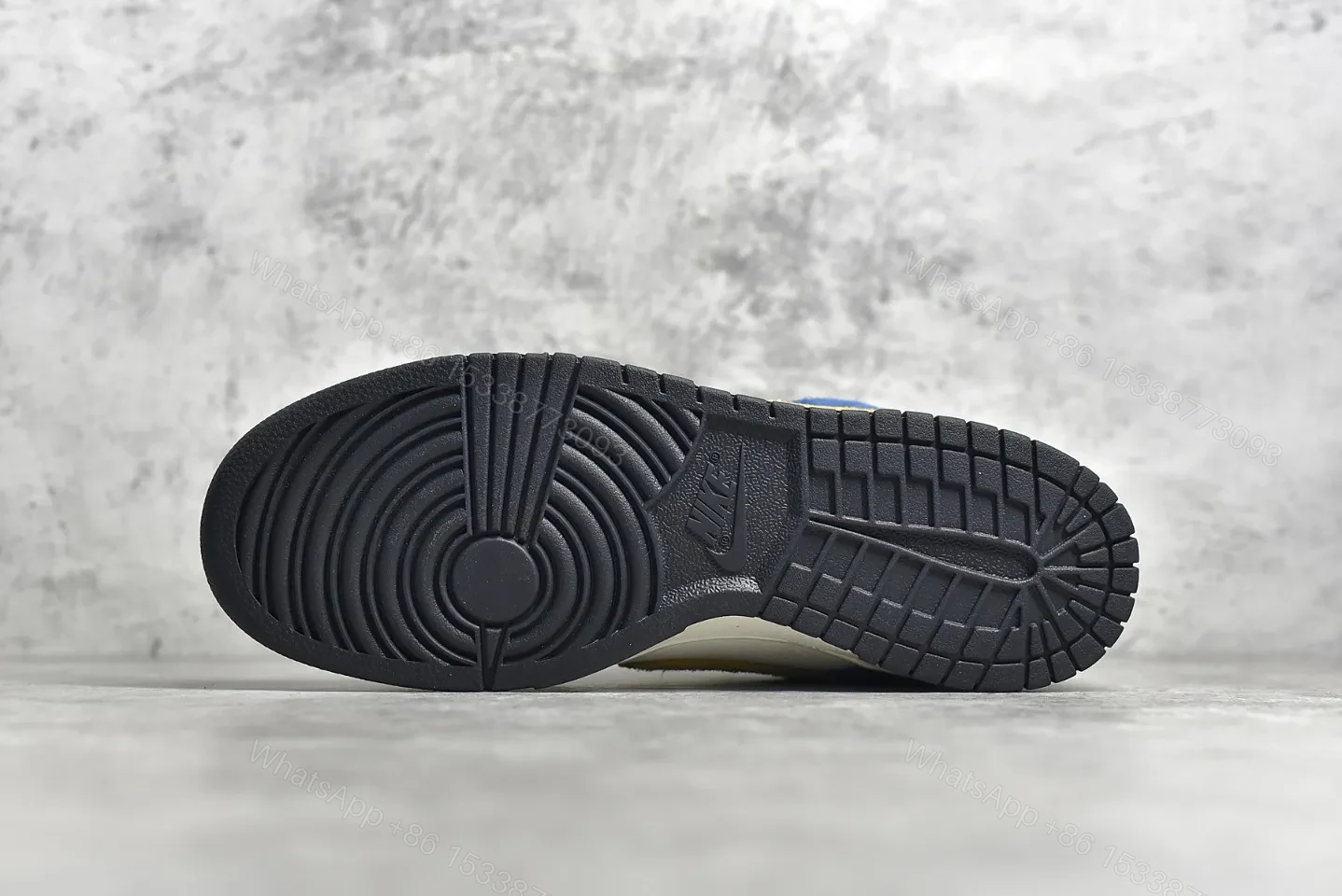 View 8 of DUNK SB LOW x KASINA “80s Bus” Reps
