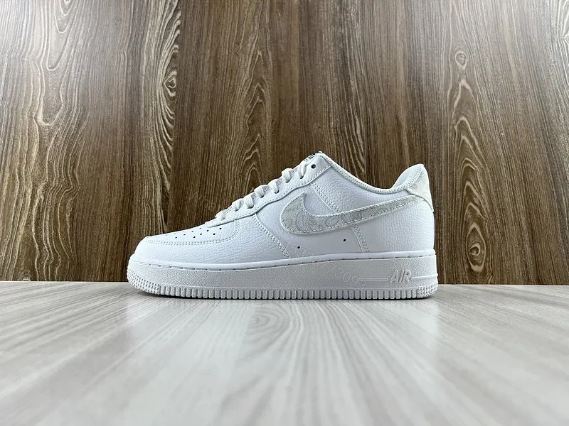 White Leather Minimalist Sneaker: Everyday Luxe, All-Day Comfort — view 1