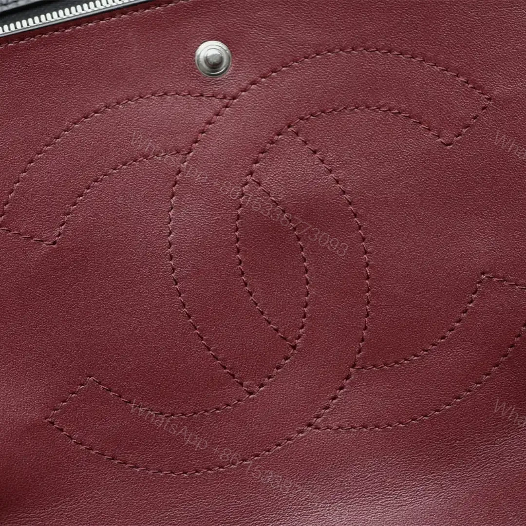View 9 of 高仿Chanel*26S系列AS6233粒面小牛皮翻蓋包黑色超大號免檢版