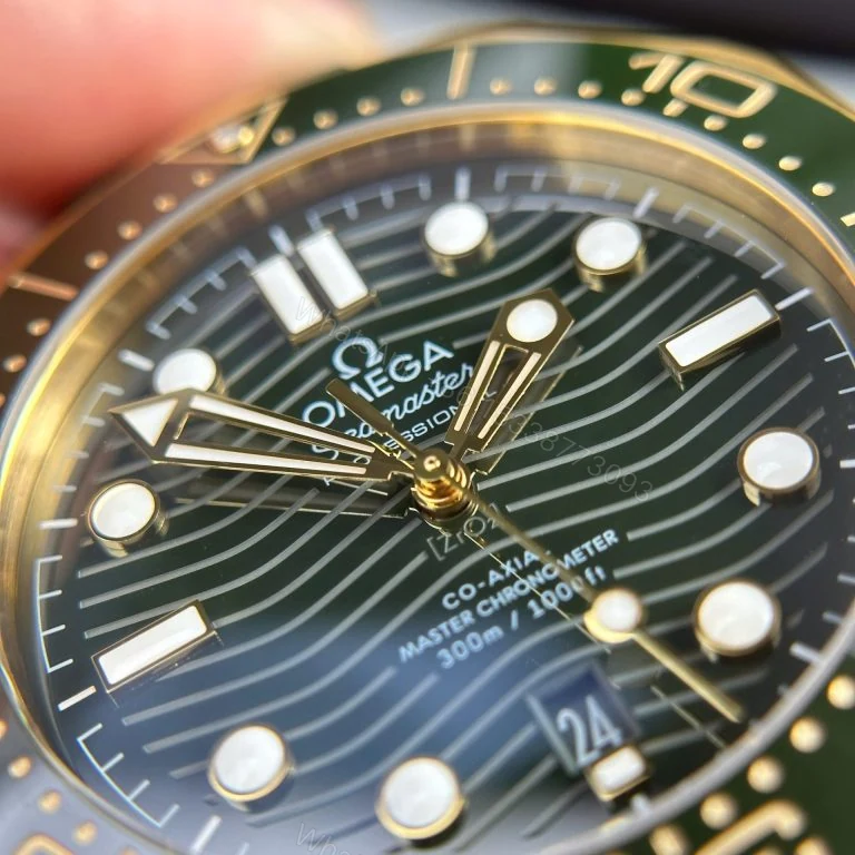 View 5 of Omega Seamaster Diver 300M Green Replica