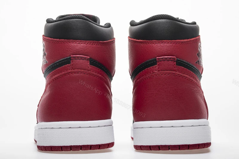 Air Jordan 1 Retro High Bred Banned (2016) 555088-001 — view 2