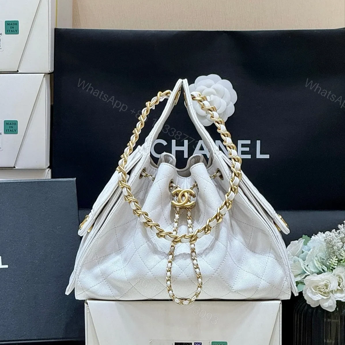 CHANEL 25 HANDBAG IN WHITE 30 GOLD HARDWARE — view 1
