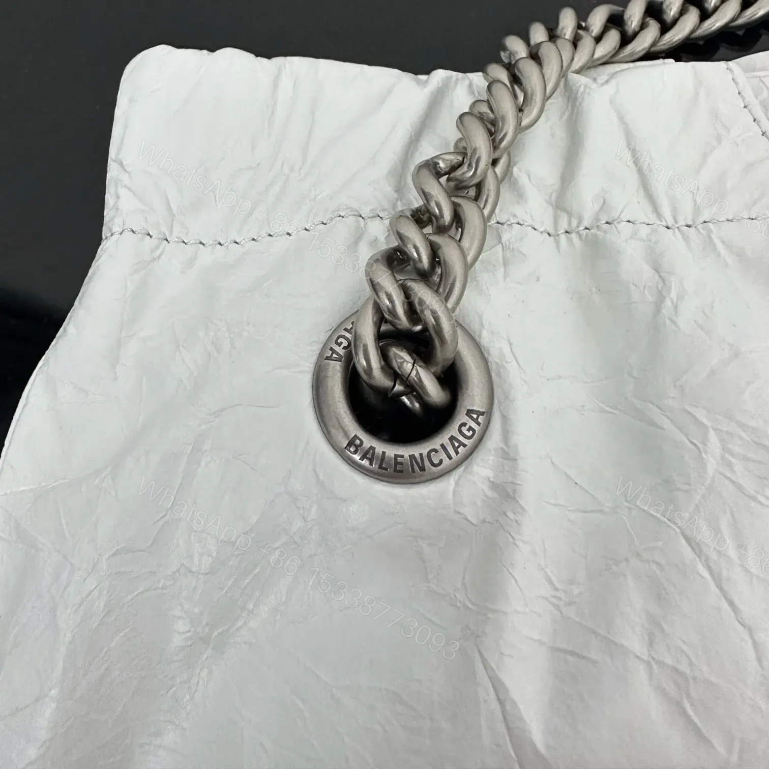 View 11 of 高仿Balenciaga2023Crushtote褶皺牛皮手拎袋小號