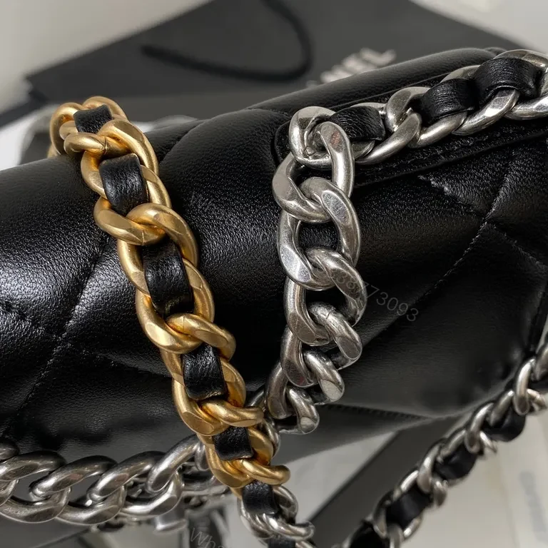 View 9 of Chanel-Inspired Quilted Leather Shoulder Bag: Modern Luxury