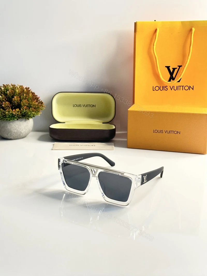 First Copy Louis Vuitton 1502 Water Black Sunglasses — view 1