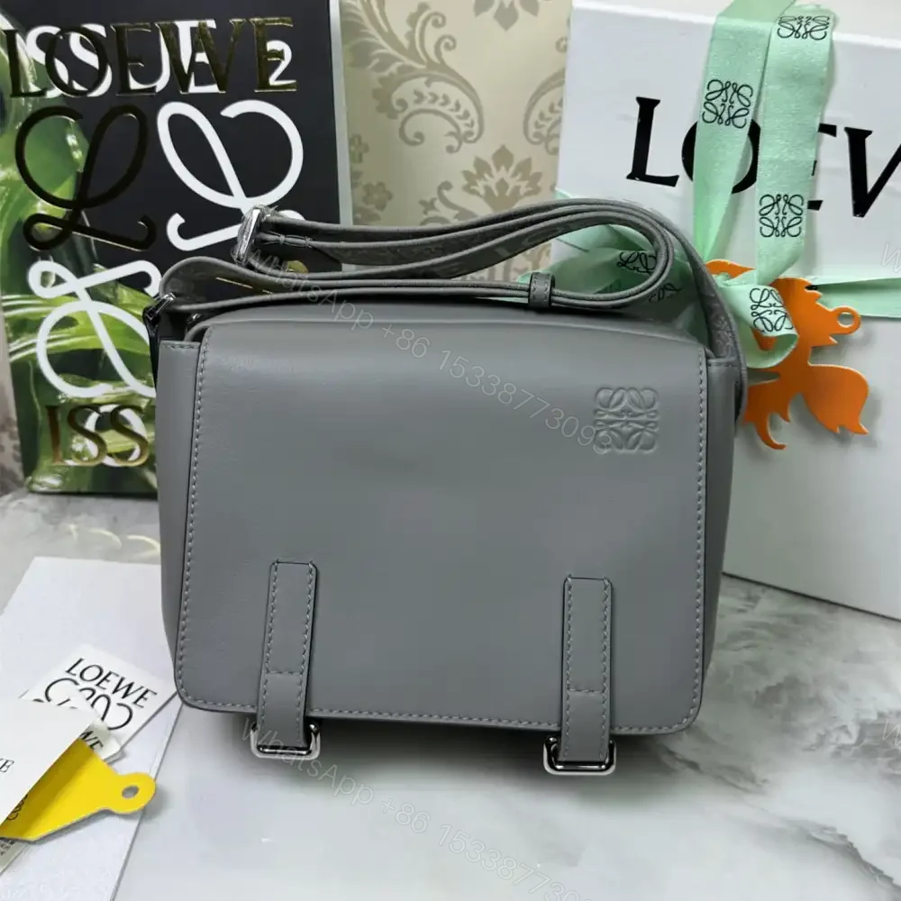 View 2 of 高仿Loewe*Military系列1640牛皮男士郵差包瀝青灰小號免檢版