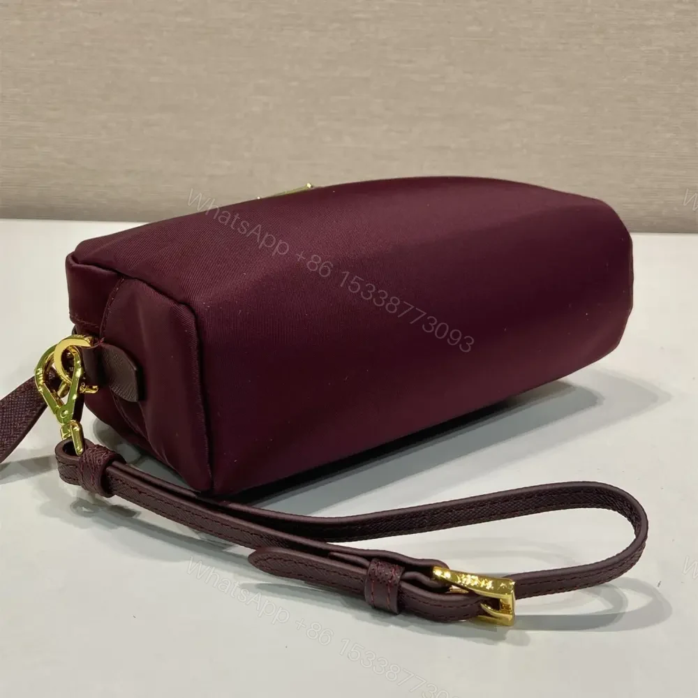 View 6 of 高仿Prada*RE-Nylon系列1NS021手拿包酒紅色小號免檢版