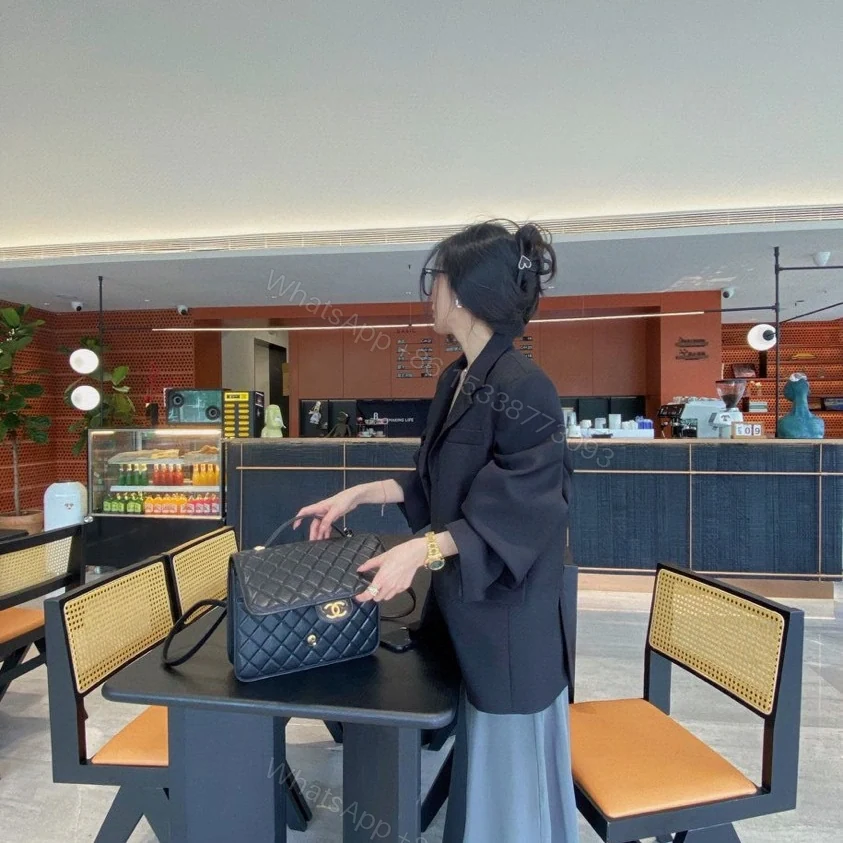 View 15 of 高仿Chanel雙肩包22K原廠牛皮黑金免檢版